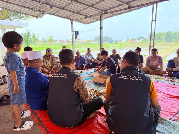 Kegiatan sosial bersama masyarakat penerima manfaat wakaf